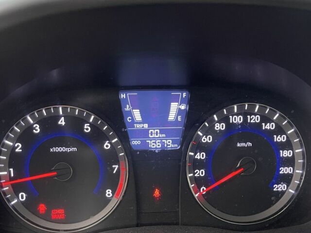 Сірий Хендай Акцент, об'ємом двигуна 1.4 л та пробігом 76 тис. км за 8600 $, фото 2 на Automoto.ua