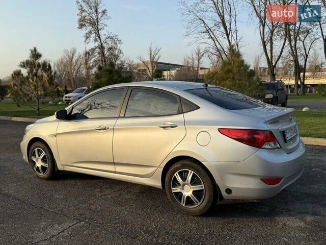 Серый Хендай Акцент, объемом двигателя 1.4 л и пробегом 141 тыс. км за 6900 $, фото 4 на Automoto.ua