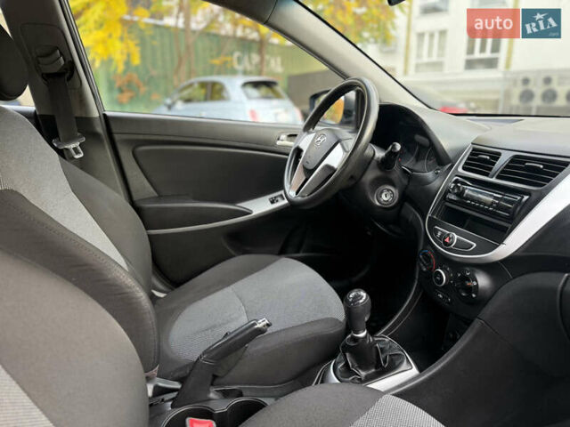 Хендай Акцент 2013 в Одессе на Automoto.ua Серый Хендай Акцент, объемом двигателя 1.4 л и пробегом 188 тыс. км за 5999 $, фото 4 на Automoto.ua