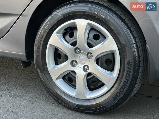 Серый Хендай Акцент, объемом двигателя 1.4 л и пробегом 105 тыс. км за 8400 $, фото 14 на Automoto.ua