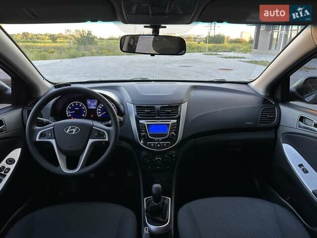 Серый Хендай Акцент, объемом двигателя 1.4 л и пробегом 105 тыс. км за 8400 $, фото 23 на Automoto.ua