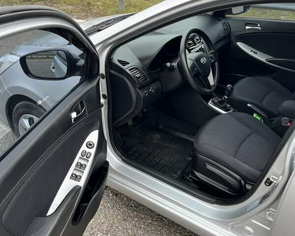 Серый Хендай Акцент, объемом двигателя 1.4 л и пробегом 160 тыс. км за 7800 $, фото 16 на Automoto.ua