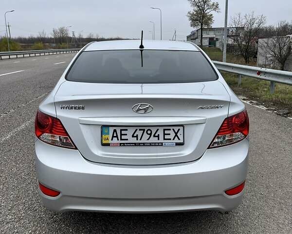 Серый Хендай Акцент, объемом двигателя 1.4 л и пробегом 160 тыс. км за 7800 $, фото 3 на Automoto.ua