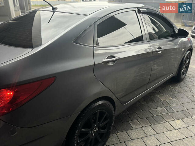 Серый Хендай Акцент, объемом двигателя 1.4 л и пробегом 84 тыс. км за 7800 $, фото 7 на Automoto.ua