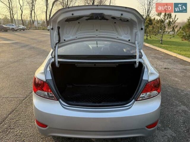 Серый Хендай Акцент, объемом двигателя 1.4 л и пробегом 141 тыс. км за 6900 $, фото 1 на Automoto.ua