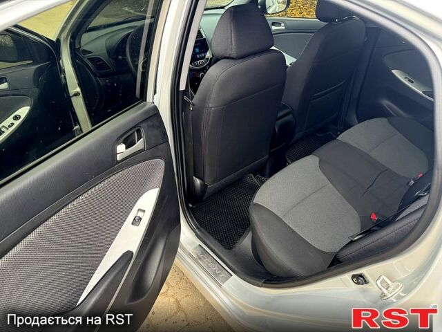 Серый Хендай Акцент, объемом двигателя 1.4 л и пробегом 175 тыс. км за 8000 $, фото 10 на Automoto.ua