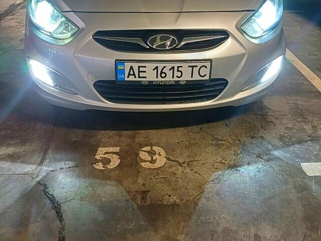 Хендай Акцент 2013 в Днепре (Днепропетровске) на Automoto.ua Серый Хендай Акцент, объемом двигателя 1.4 л и пробегом 214 тыс. км за 6600 $, фото 1 на Automoto.ua