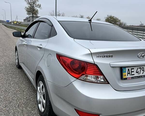 Серый Хендай Акцент, объемом двигателя 1.4 л и пробегом 160 тыс. км за 7800 $, фото 6 на Automoto.ua