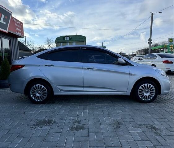 Серый Хендай Акцент, объемом двигателя 1.4 л и пробегом 156 тыс. км за 7400 $, фото 2 на Automoto.ua