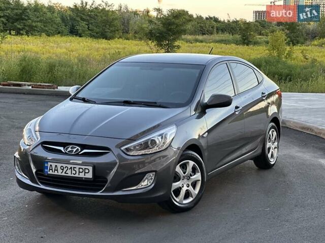 Хендай Акцент 2013 у Києві на Automoto.ua Сірий Хендай Акцент, об'ємом двигуна 1.4 л та пробігом 105 тис. км за 7999 $, фото 2 на Automoto.ua