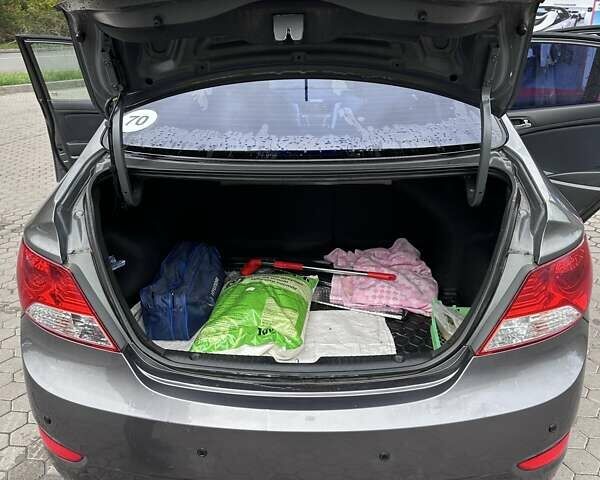 Сірий Хендай Акцент, об'ємом двигуна 1.4 л та пробігом 76 тис. км за 8599 $, фото 7 на Automoto.ua