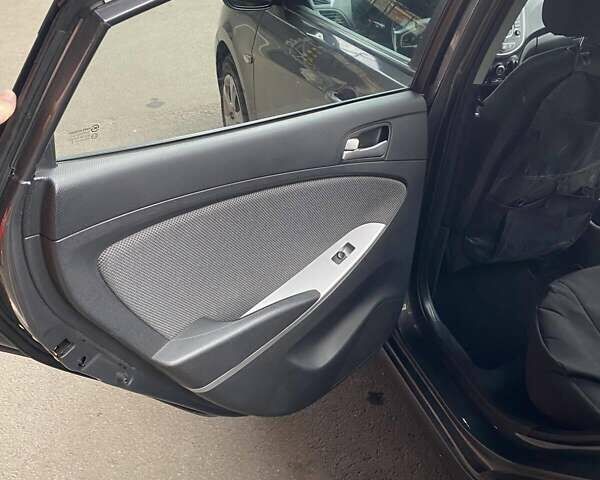 Серый Хендай Акцент, объемом двигателя 1.4 л и пробегом 105 тыс. км за 7200 $, фото 5 на Automoto.ua