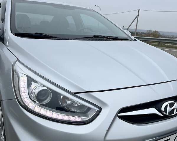 Серый Хендай Акцент, объемом двигателя 1.4 л и пробегом 160 тыс. км за 7800 $, фото 2 на Automoto.ua