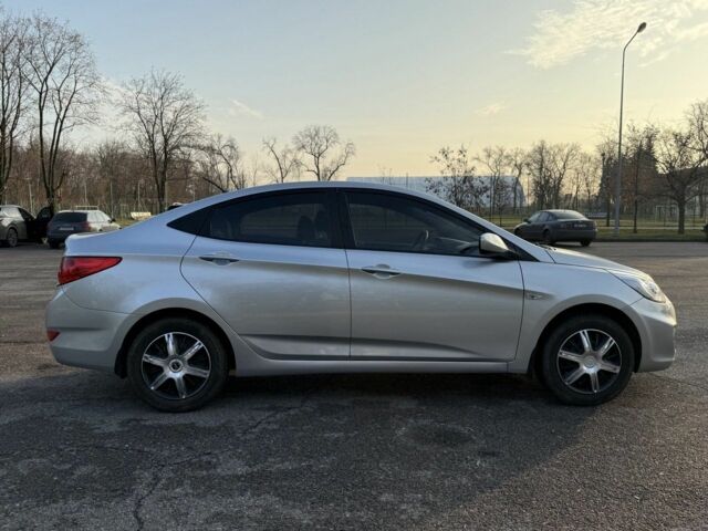 Серый Хендай Акцент, объемом двигателя 1.4 л и пробегом 142 тыс. км за 6900 $, фото 6 на Automoto.ua