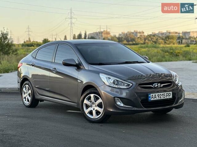 Хендай Акцент 2013 у Києві на Automoto.ua Сірий Хендай Акцент, об'ємом двигуна 1.4 л та пробігом 105 тис. км за 7999 $, фото 9 на Automoto.ua