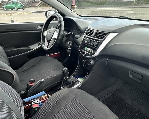 Серый Хендай Акцент, объемом двигателя 1.4 л и пробегом 166 тыс. км за 7150 $, фото 4 на Automoto.ua