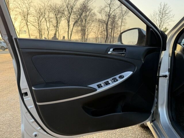 Серый Хендай Акцент, объемом двигателя 1.4 л и пробегом 142 тыс. км за 6900 $, фото 19 на Automoto.ua