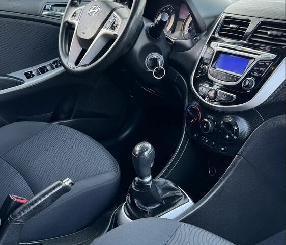 Серый Хендай Акцент, объемом двигателя 1.4 л и пробегом 156 тыс. км за 7400 $, фото 15 на Automoto.ua