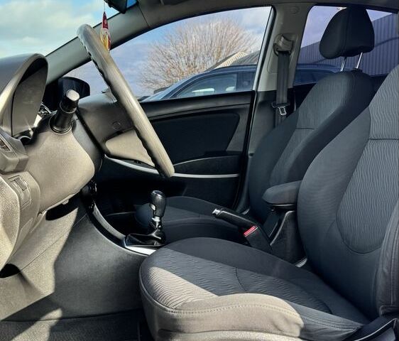 Серый Хендай Акцент, объемом двигателя 1.4 л и пробегом 156 тыс. км за 7400 $, фото 10 на Automoto.ua