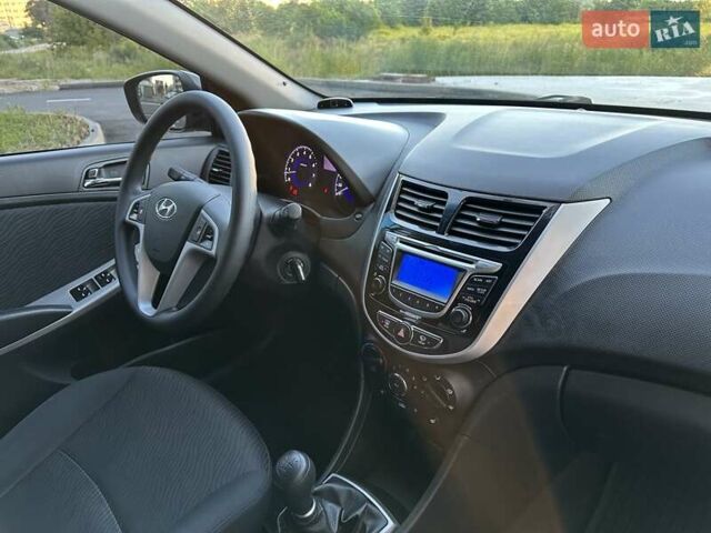 Хендай Акцент 2013 у Києві на Automoto.ua Сірий Хендай Акцент, об'ємом двигуна 1.4 л та пробігом 105 тис. км за 7999 $, фото 20 на Automoto.ua