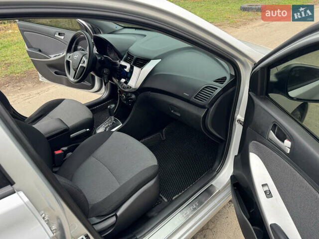 Серый Хендай Акцент, объемом двигателя 1.4 л и пробегом 175 тыс. км за 8000 $, фото 11 на Automoto.ua