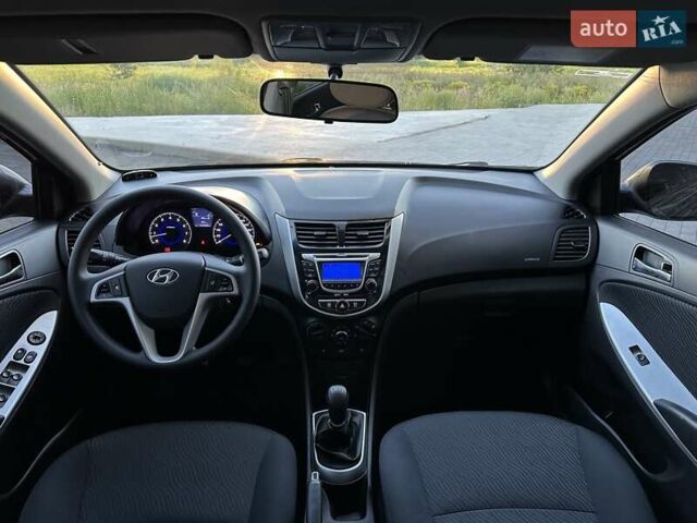 Хендай Акцент 2013 у Києві на Automoto.ua Сірий Хендай Акцент, об'ємом двигуна 1.4 л та пробігом 105 тис. км за 7999 $, фото 21 на Automoto.ua