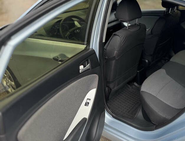 Серый Хендай Акцент, объемом двигателя 1.4 л и пробегом 127 тыс. км за 7000 $, фото 15 на Automoto.ua