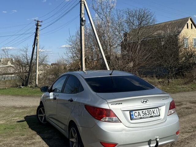 Хендай Акцент 2013 в Корсунь-Шевченковском на Automoto.ua Серый Хендай Акцент, объемом двигателя 1.4 л и пробегом 130 тыс. км за 7000 $, фото 5 на Automoto.ua