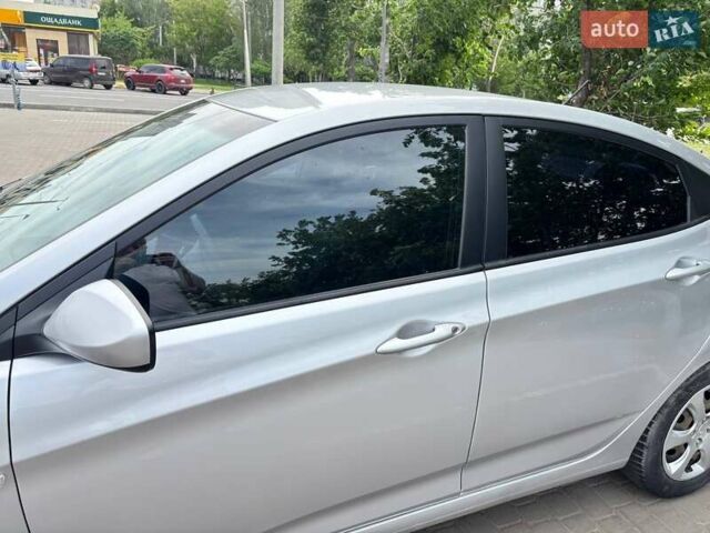 Хендай Акцент 2013 в Киеве на Automoto.ua Серый Хендай Акцент, объемом двигателя 1.4 л и пробегом 104 тыс. км за 7900 $, фото 24 на Automoto.ua