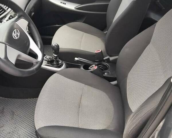 Сірий Хендай Акцент, об'ємом двигуна 1.4 л та пробігом 138 тис. км за 6800 $, фото 12 на Automoto.ua