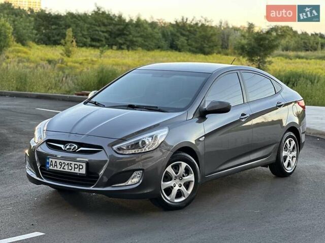 Хендай Акцент 2013 у Києві на Automoto.ua Сірий Хендай Акцент, об'ємом двигуна 1.4 л та пробігом 105 тис. км за 7999 $, фото 3 на Automoto.ua