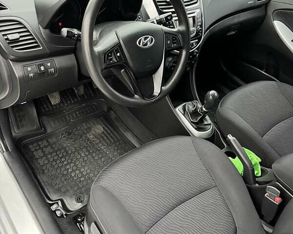 Серый Хендай Акцент, объемом двигателя 1.4 л и пробегом 160 тыс. км за 7800 $, фото 14 на Automoto.ua