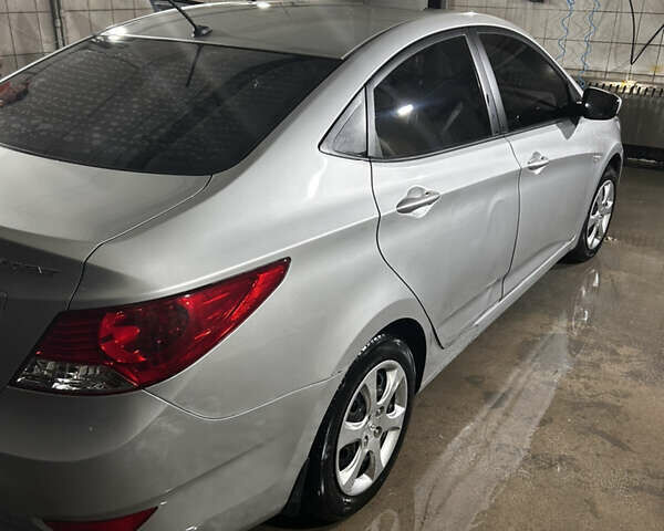 Сірий Хендай Акцент, об'ємом двигуна 1.4 л та пробігом 207 тис. км за 6800 $, фото 2 на Automoto.ua