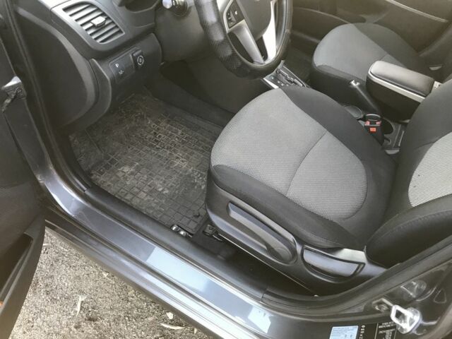 Серый Хендай Акцент, объемом двигателя 1.4 л и пробегом 10 тыс. км за 11000 $, фото 7 на Automoto.ua