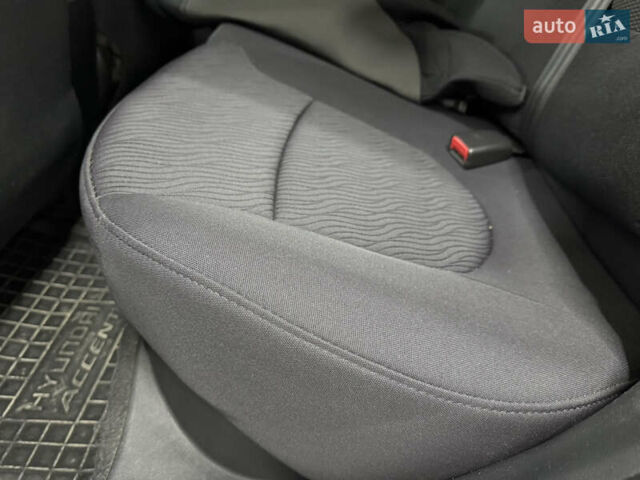 Сірий Хендай Акцент, об'ємом двигуна 1.59 л та пробігом 111 тис. км за 10500 $, фото 18 на Automoto.ua