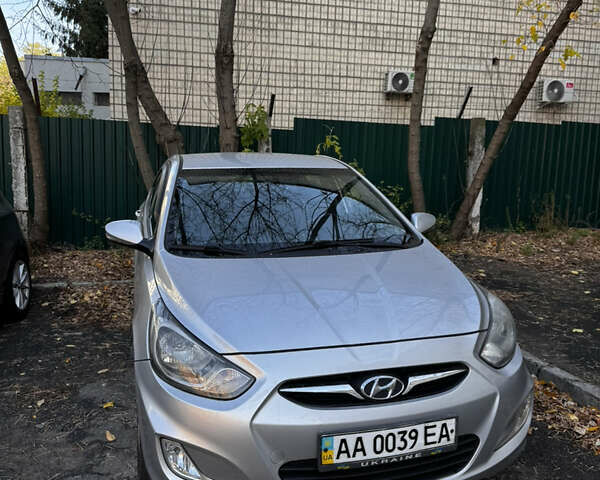 Сірий Хендай Акцент, об'ємом двигуна 1.59 л та пробігом 108 тис. км за 10800 $, фото 2 на Automoto.ua