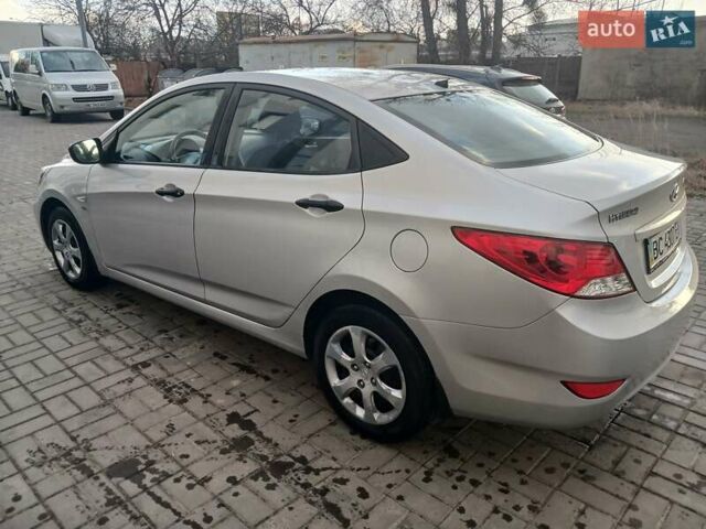 Хендай Акцент 2013 в Львове на Automoto.ua Серый Хендай Акцент, объемом двигателя 1.59 л и пробегом 152 тыс. км за 7008 $, фото 3 на Automoto.ua