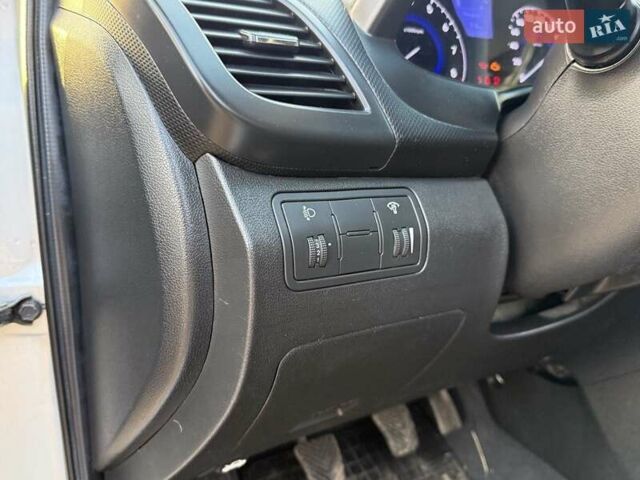 Серый Хендай Акцент, объемом двигателя 1.4 л и пробегом 141 тыс. км за 6900 $, фото 9 на Automoto.ua