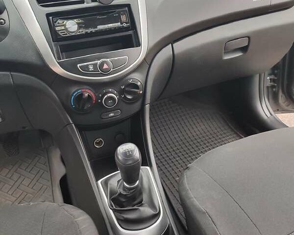 Серый Хендай Акцент, объемом двигателя 1.4 л и пробегом 108 тыс. км за 7500 $, фото 16 на Automoto.ua