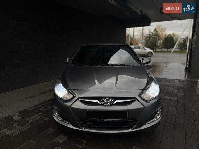 Серый Хендай Акцент, объемом двигателя 1.4 л и пробегом 84 тыс. км за 7800 $, фото 1 на Automoto.ua