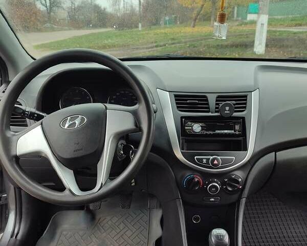 Серый Хендай Акцент, объемом двигателя 1.4 л и пробегом 108 тыс. км за 7500 $, фото 17 на Automoto.ua