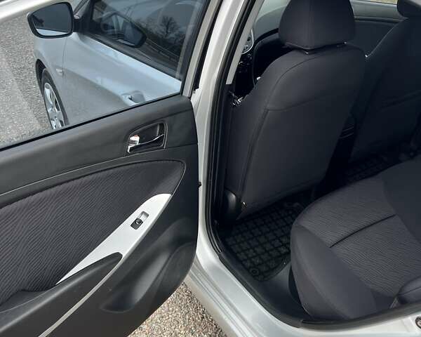 Серый Хендай Акцент, объемом двигателя 1.4 л и пробегом 160 тыс. км за 7800 $, фото 23 на Automoto.ua