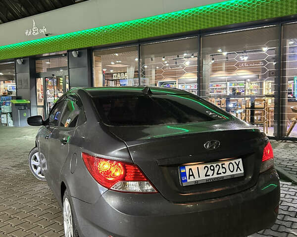 Серый Хендай Акцент, объемом двигателя 1.4 л и пробегом 200 тыс. км за 5750 $, фото 5 на Automoto.ua