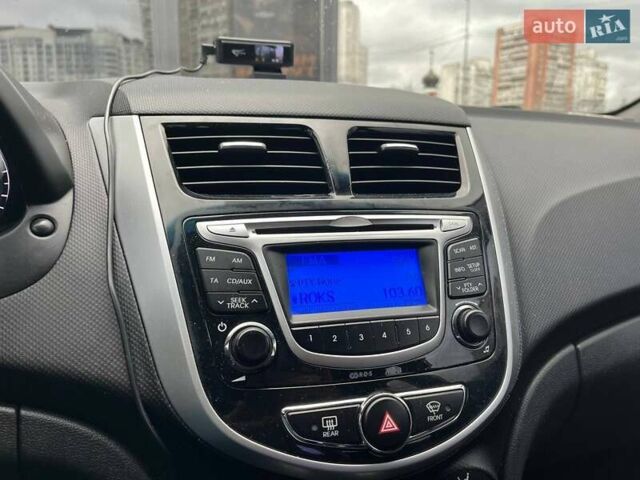 Хендай Акцент 2013 в Киеве на Automoto.ua Серый Хендай Акцент, объемом двигателя 1.4 л и пробегом 104 тыс. км за 7790 $, фото 22 на Automoto.ua