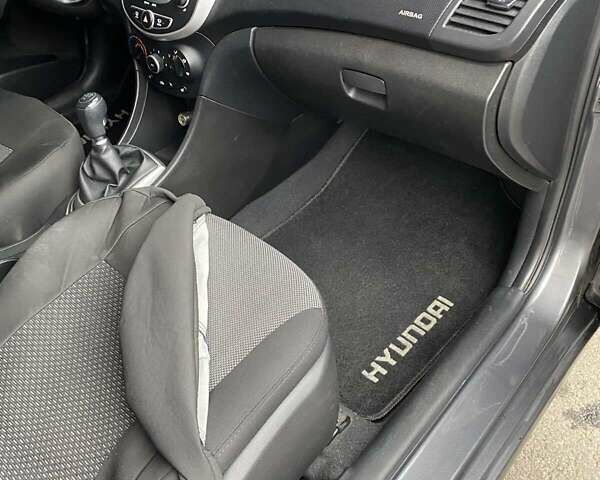 Серый Хендай Акцент, объемом двигателя 1.4 л и пробегом 105 тыс. км за 7200 $, фото 17 на Automoto.ua