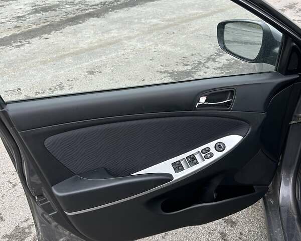 Сірий Хендай Акцент, об'ємом двигуна 1.4 л та пробігом 94 тис. км за 8200 $, фото 11 на Automoto.ua