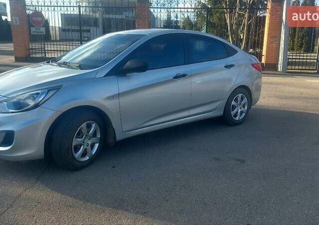 Серый Хендай Акцент, объемом двигателя 1.4 л и пробегом 142 тыс. км за 8000 $, фото 2 на Automoto.ua