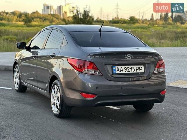 Хендай Акцент 2013 у Києві на Automoto.ua Сірий Хендай Акцент, об'ємом двигуна 1.4 л та пробігом 105 тис. км за 7999 $, фото 4 на Automoto.ua