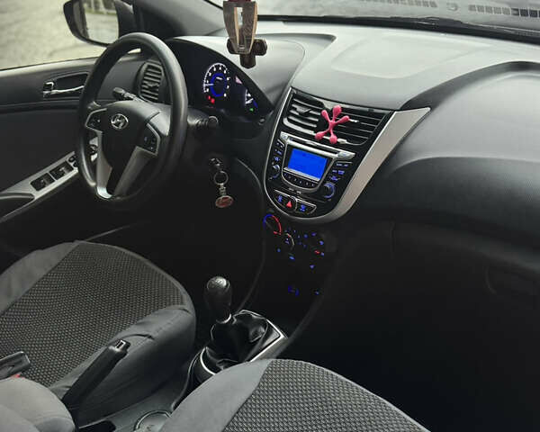 Серый Хендай Акцент, объемом двигателя 1.4 л и пробегом 84 тыс. км за 7800 $, фото 14 на Automoto.ua