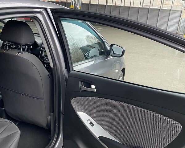 Серый Хендай Акцент, объемом двигателя 1.4 л и пробегом 105 тыс. км за 7200 $, фото 20 на Automoto.ua